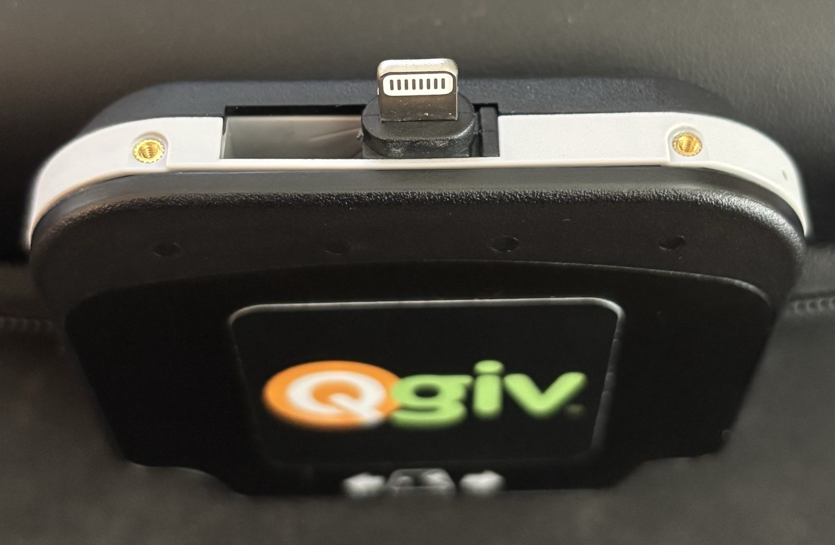 Lightning card reader connector.png